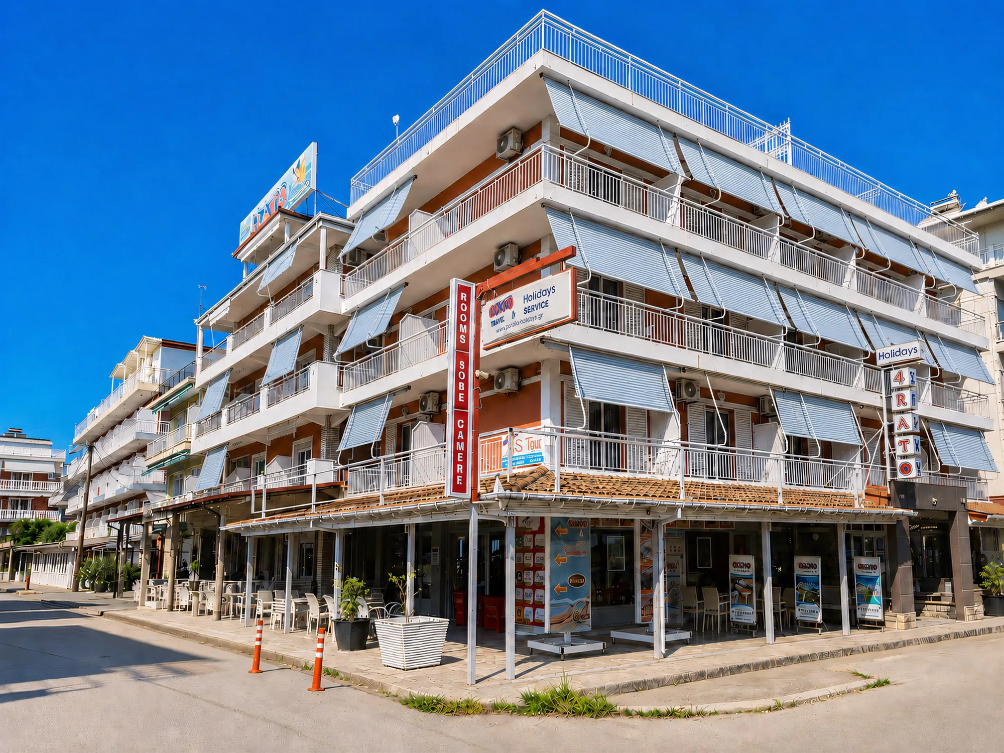 Hotel Studios Erato Stars — Studio accommodation renovated in 2014, adjoining Hotel Erato, 150 m from the beach, with front desk and lounge bar.